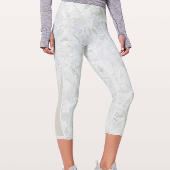 lululemon athletica Pants - Lululemon train times 🍋